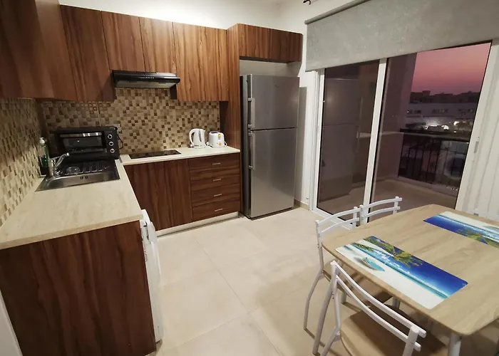 Must - Finikoudes * Larnaca