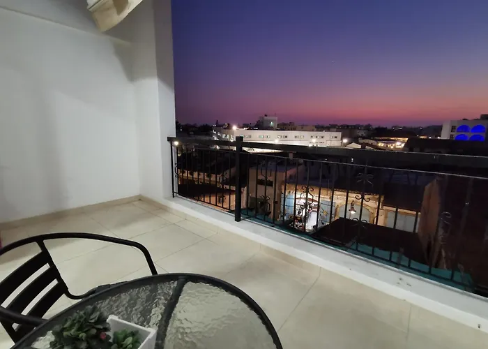 Must - Finikoudes * Ларнака